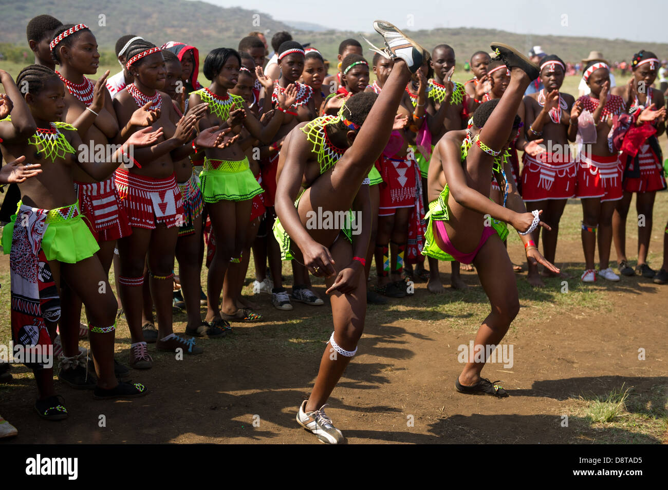 Zulu Reed Dance Im Enyokeni Palace Nongoma Südafrika Stockfotografie Alamy 
