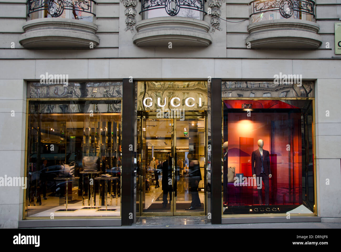 Fassade eines italienischen Mode Gucci Stores  Shop  in 