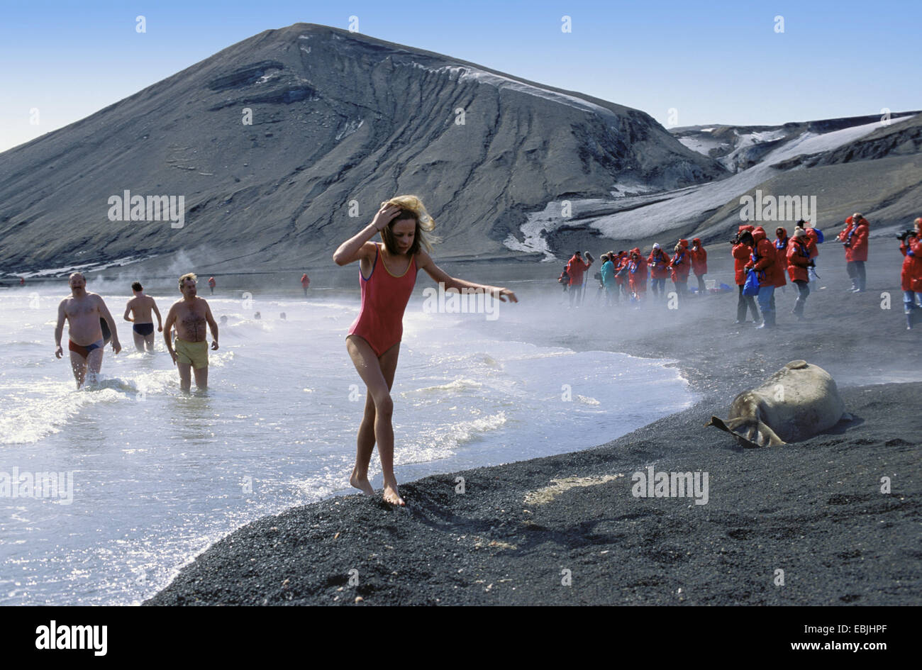 Touristen Baden In Den Heißen Quellen Von Der Kratersee Von Deception Island Antarktis 