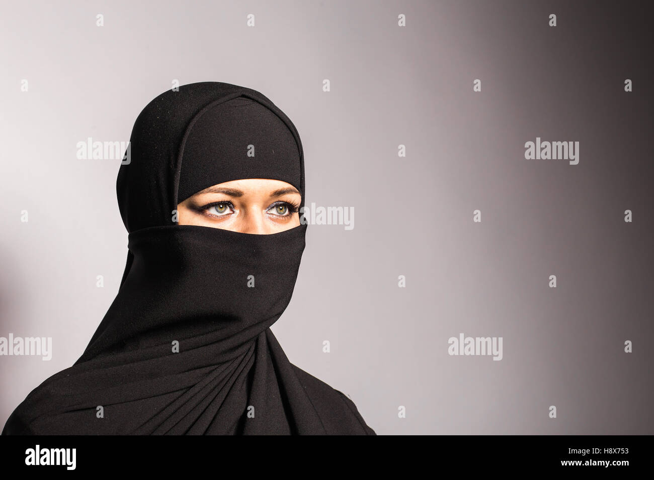 Junge Arabische Frau Hijab Oder Niqab Stockfotografie Alamy