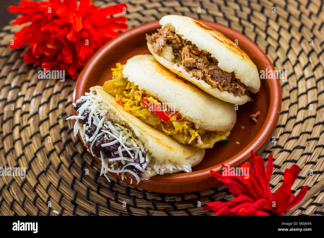 Venezolanische typisches Essen, Arepa Stockfotografie - Alamy